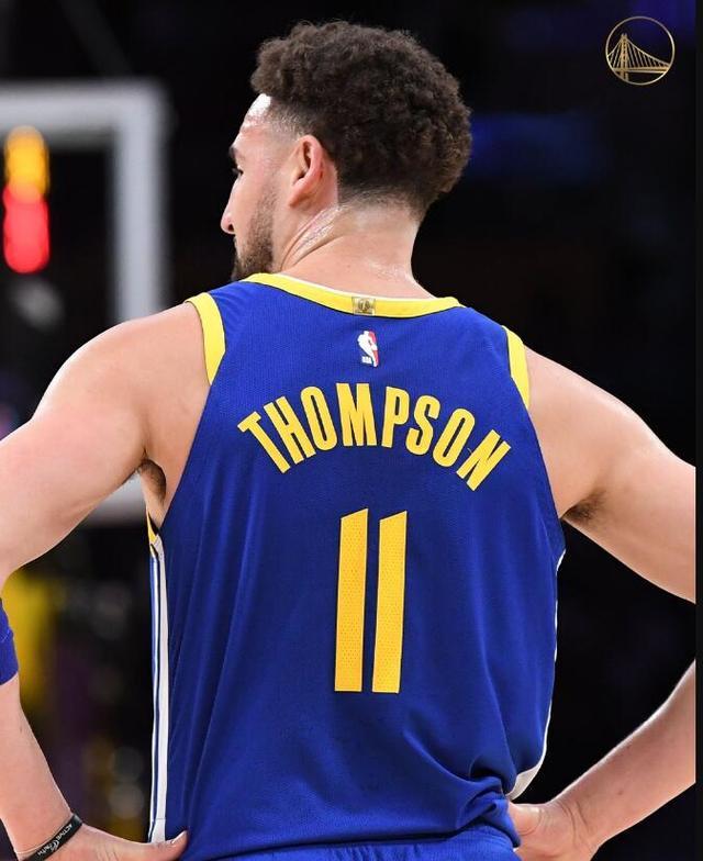 那不勒斯求购弗拉泰西：齐沃给足替补机会，他却难证明自己？（那不勒斯有意弗拉泰西：齐沃屡授替补时间，他仍未证明自己？）