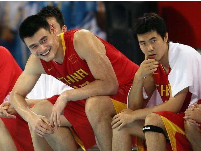 记者：皇马今天训练维尼修斯与姆巴佩长时间与教练组进行沟通（据记者报道，皇马今日训练中，维尼修斯和姆巴佩与教练组长时间交流）