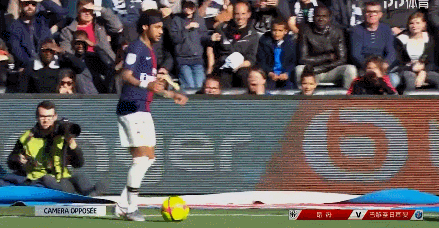 伯尔尼主帅谈骚乱：维拉球员在看台下庆祝，球迷认为被挑衅了