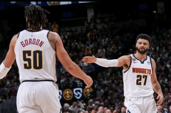 基德：队友和教练组很信任让阿门打控卫，他的成长显而易见（基德：队友与教练组信任阿门出任控卫，他的进步有目共睹）