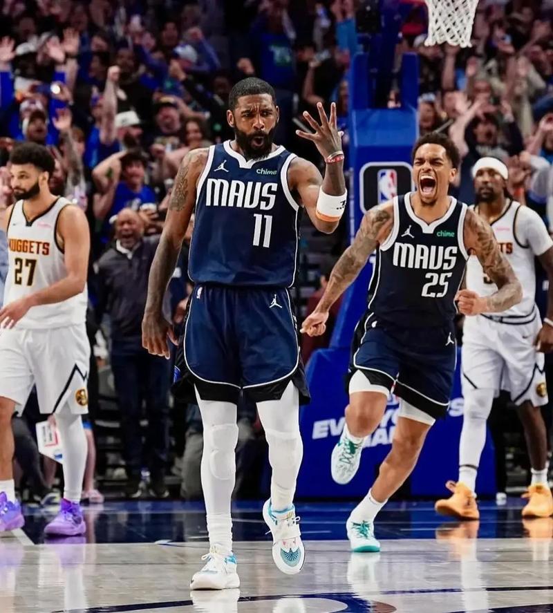 荣耀加身！大连可为夺季军直通中乙，教练球员揽获多个奖项（载誉而归！大连可为摘得季军直升中乙，教练与球员收获多项殊荣）