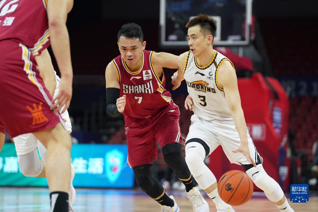 米切尔末节24分，与詹姆斯并列97-98赛季以来骑士第二高（米切尔末节独取24分 追平詹姆斯 创97-98赛季后骑士第二高纪录）