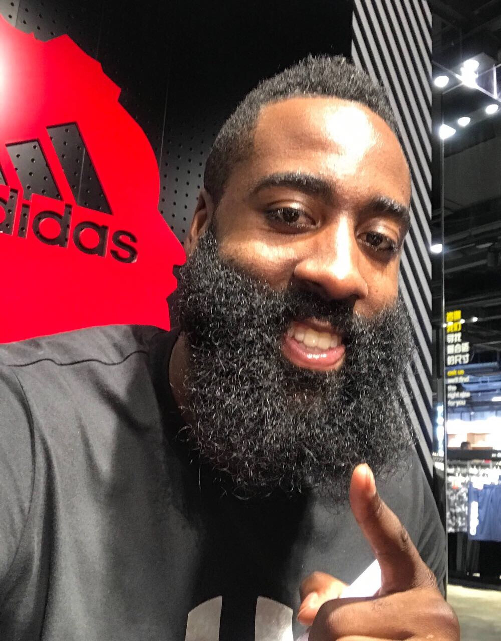 扮演奇兵但未能救主！张知垚替补12中6拿到14分6板2助 抢3前场板（替补爆发仍难挽局！张知垚12投6中砍14分6板2助 抢下3个前场篮板）