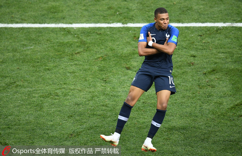 上海海港实现三连冠，申花亚军，梅州客队降级，亚冠表现不佳，山东泰山机会最大。