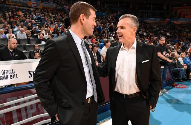 西媒：巴萨向欧足联提交报告，控诉法兰克福球迷破坏球场设施（西媒：巴萨已向欧足联递交申诉，指责法兰克福球迷损坏球场设施）