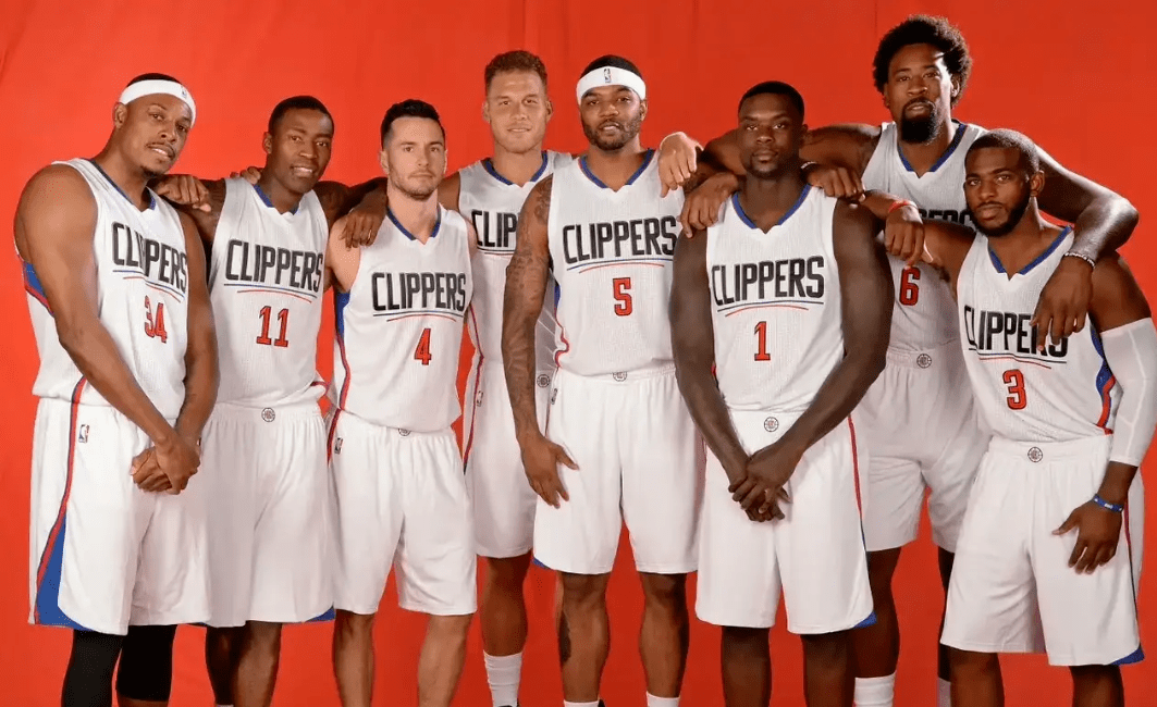 从手足无措到游刃有余，齐达内在公园学着踢毽子（齐达内公园练踢毽：从小白到高手的进阶）